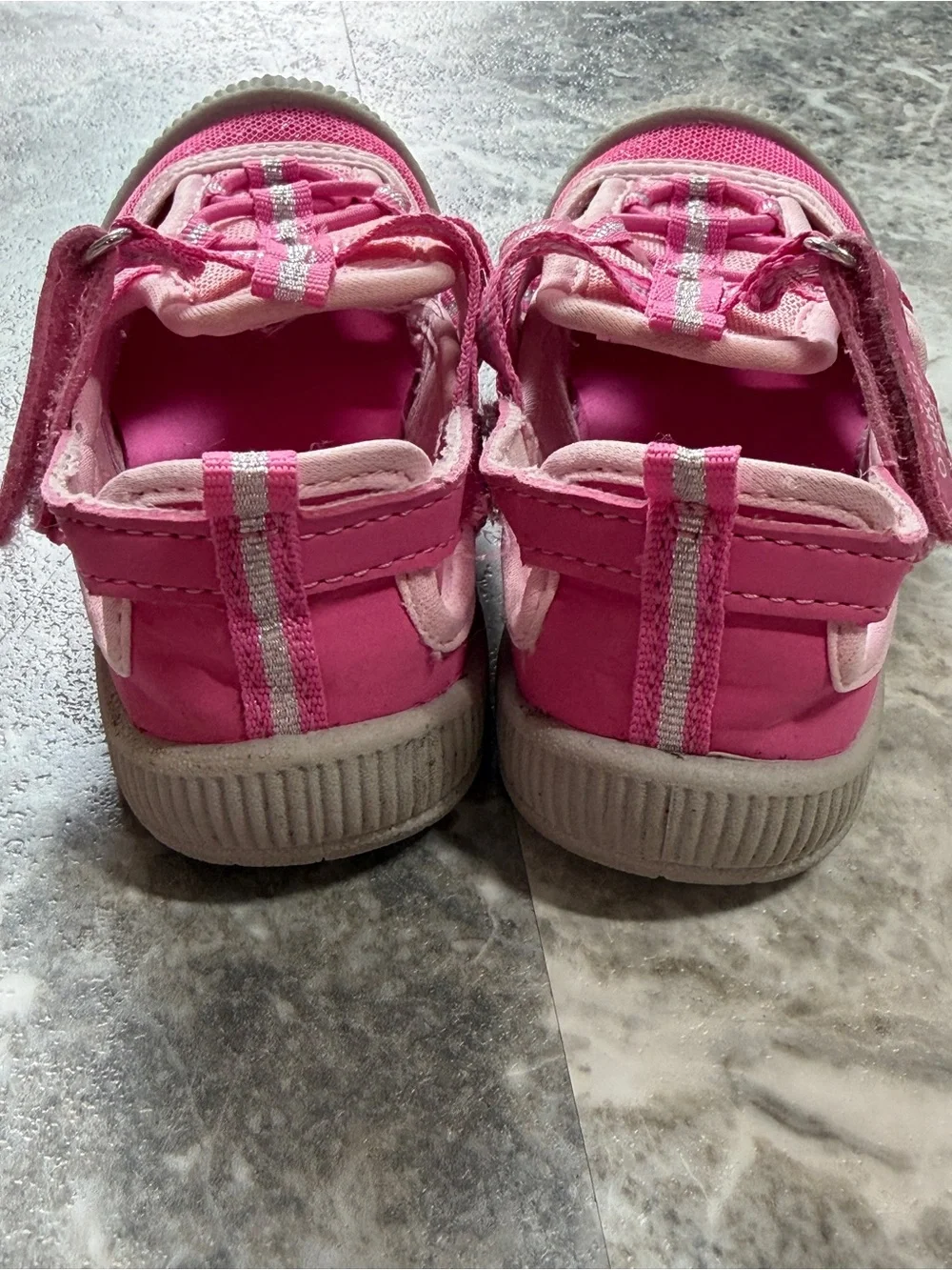 OshKosh B’gosh Girls Size 8 Pink Water Sandals Closed Toe Sport Shoes